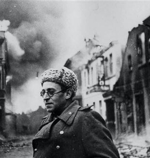 Vasilij Grossman on the war front in Germany, in 1945