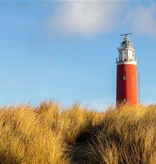 The lighthouse on the island of Texel, The Netherlands (©Unsplash/Marieke Koenders)