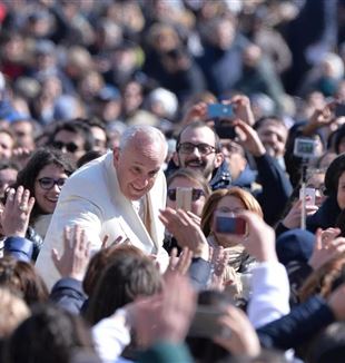 Pope Francis at the Audience with CL on March 7, 2015 (©Ansa/Maurizio Brambatti)