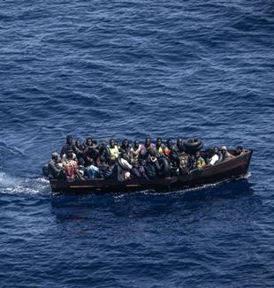 Migrants on a boat heading for Lampedusa (Photo: Ansa-Dpa)