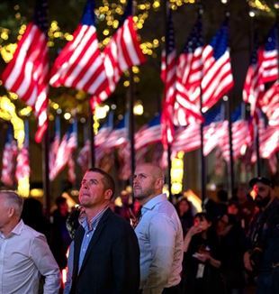 Waiting for election results in New York (Ansa/Michael Nigro/Pacific Press via ZUMA Press Wire)