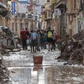 In the devastated streets of Valencia (ANSA/EPA/Emanuel Bruque)