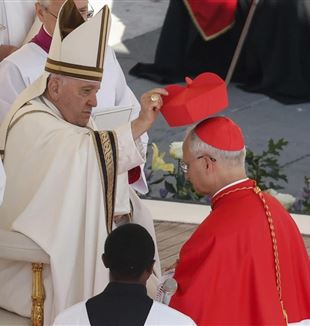 Cardinal Robert Francis Prevost receives the biretta from Pope Francis (©Ansa/Giuseppe Lami)