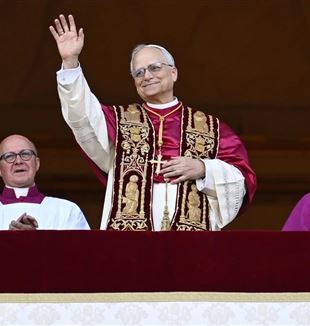 The new pope, Cardinal Robert Francis Prevost, who has chosen the name Leo XIV, blesses the faithful at St. Peter's, May 8, 2025 (© Ansa/Vatican Media)