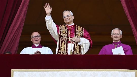 The new pope, Cardinal Robert Francis Prevost, who has chosen the name Leo XIV, blesses the faithful at St. Peter's, May 8, 2025 (© Ansa/Vatican Media)