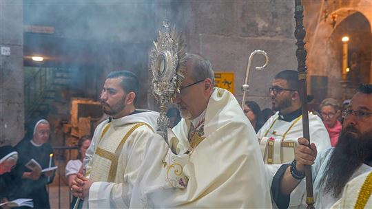 Cardinal Pizzaballa at the Corpus Christi celebration in Jerusalem (©lpj.org)